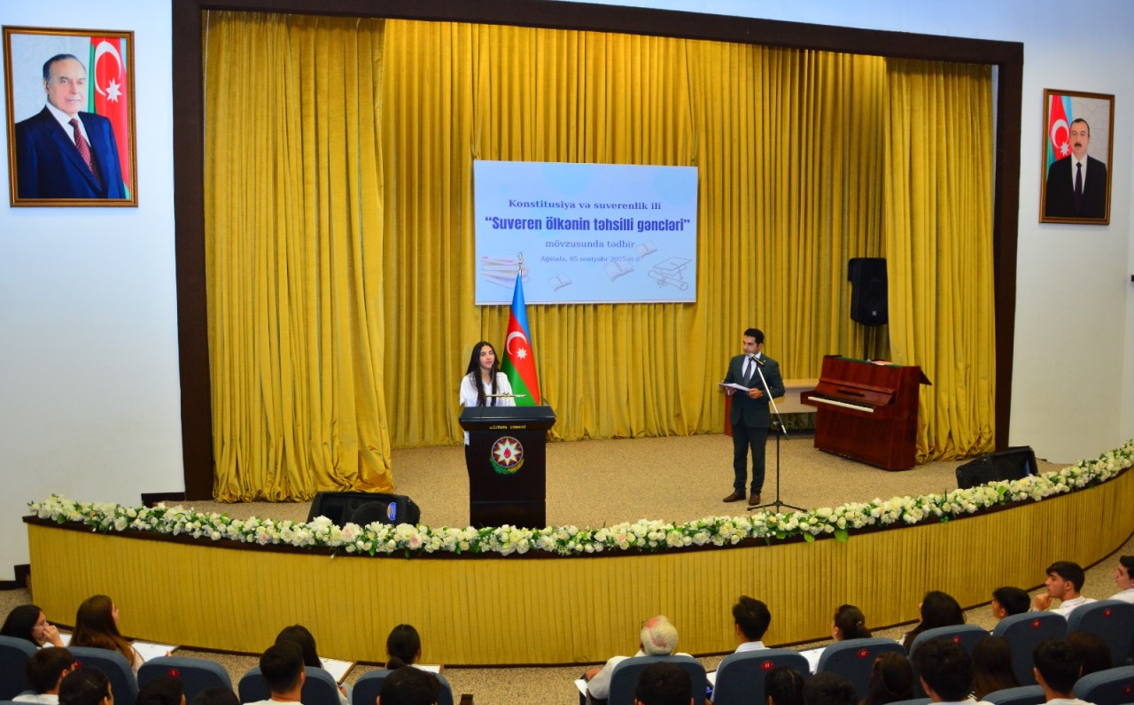 Seymur Orucov ali məkətəbə qəbul olan gənclərlə görüşdü - FOTOLAR